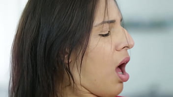 Tony tigrão chupa buceta gostosa da bunduda