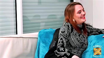 Melany rouquine torride se prend deux bites avec joie