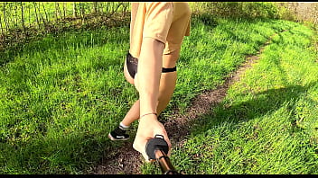 I walk alone and naked in the middle of nature and meet a stalker