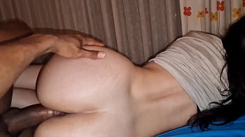 Eyaculando dentro de ella