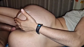 Eyaculando dentro de ella