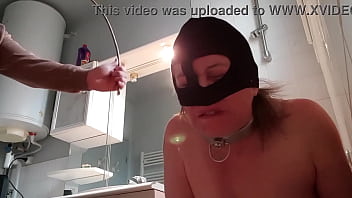 Esclave f dressage à la badine