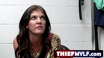 After coralyn jewel is caught shoplifting she makes a desperate call to her ex husband jay crew to bail her from the security office