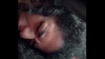 Corrida de aplicativo acaba em garganta profunda e siririca na ela hotwife official