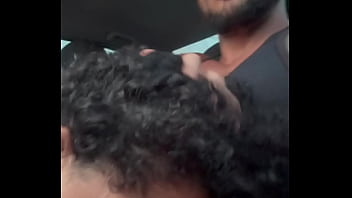 Corrida de aplicativo acaba em garganta profunda e siririca na ela hotwife official