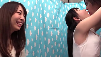 溢れ出したら止まらないjd汁に友達も興奮→2人でひとつのチンコを仲良くシェア→4p記念のプリクラ撮っちゃう? 溢れ出したら止まらないjd汁に友達も興奮→2人でひとつのチンコを仲良くシェア→4p記念のプリクラ撮っちゃう?