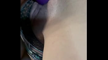 Rica masturbada en mi casita esperando que llegue mi rommie para terminar de quitarme las ganas