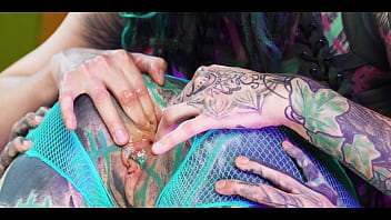 Illuz has a huge strapon to use on anuskatzz