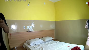 Novinha casada dando cuzinho