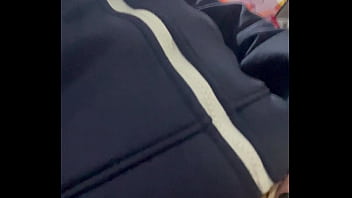 Mulher vai lavar roupa e com muito tesão na termina da máquina de lavar se masturbando e gozando muito