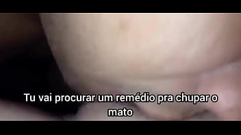 Chupando a buceta que o macho acabou de gozar em cima seu corno otário