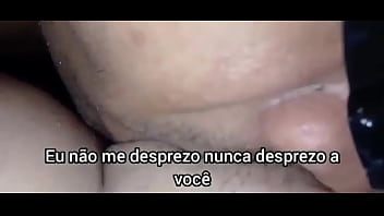 Chupando a buceta que o macho acabou de gozar em cima seu corno otário