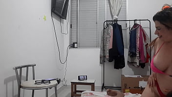 Vivi guedez went to test out her new gift from a sex shop and it ended up not working