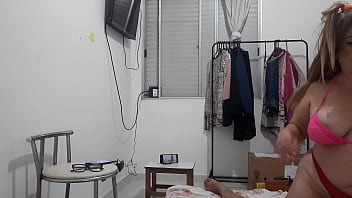 Vivi guedez went to test out her new gift from a sex shop and it ended up not working