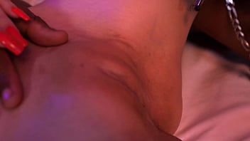 Ruiva chupa negão que agradece brincando com a buceta rosinha dela