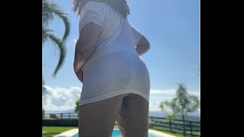Chubby ebony farting like crazy in the pool