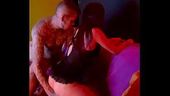 Se masturba con un consolador para k la vea