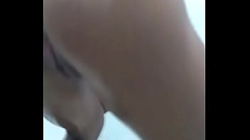 Senhoramenage sentada gostosa