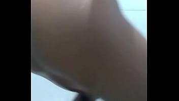 Senhoramenage sentada gostosa