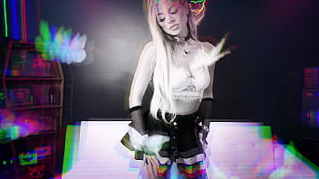 Goth slut blake blossom loves getting her shaved pussy stretched