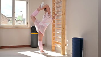 Horny ballerina alexa flexy orgasms with a glass dildo after masturbating gp2871