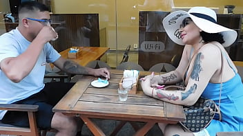 Lo vi en un bar sentado y me lo traje a casa para darle flor de cojida