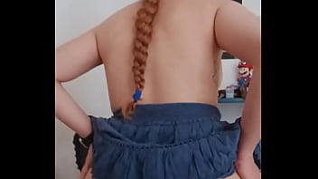 Me encnata que me metan la verga bajo la falda y me haga darme sentones en su verga hasta que me duele amateur linda y sumisa