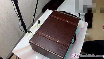 A woman cut in pieces feet box 6 6