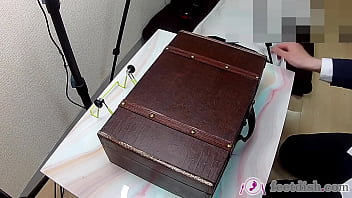 A woman cut in pieces feet box 6 6