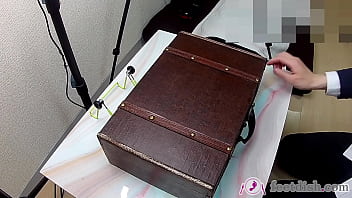 A woman cut in pieces feet box 6 6