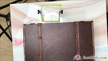 A woman cut in pieces feet box 6 6