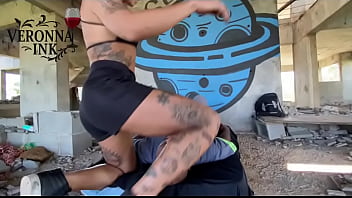 Segurança uniformizado virando meu banco de buceta 1