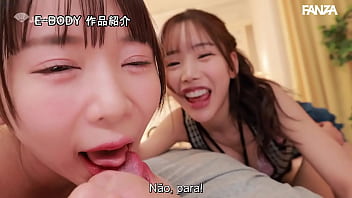 Ele vive o sonho de ter duas novinhas brigando por sua atenção na cama legendado Ele vive o sonho de ter duas novinhas brigando por sua atenção na cama legendado