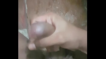 Uma mijada em sequência de gozada