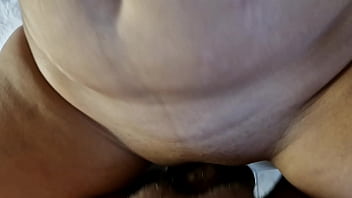 Casero amateur me folla pero termina corriendose cuando le hago una buena paja con mis tetas