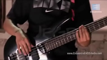 Damas gratis no lo dejan salir porque mujer lo tiene con la correa