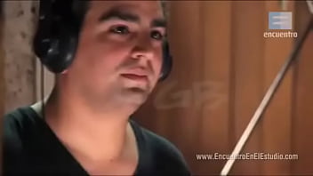 Damas gratis no lo dejan salir porque mujer lo tiene con la correa