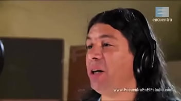 Damas gratis no lo dejan salir porque mujer lo tiene con la correa