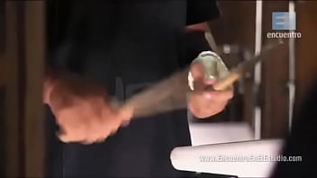 Damas gratis no lo dejan salir porque mujer lo tiene con la correa