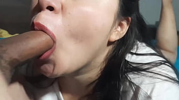 Hermosa chupando verga Hermosa chupando verga