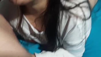 Hermosa chupando verga