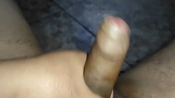 Latino se masturba y es atrapado por su hermanastra latino se coge a su hermanastra fuera de cámaras