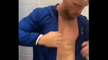 Hetero En Duchas thumbnail