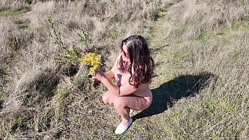 Milf exhibitionist walk in the woods
