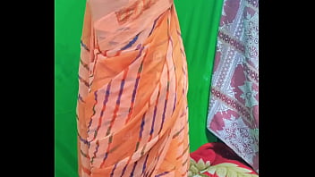 Indian bhabhi ki saree change karte hue chupke se banai video