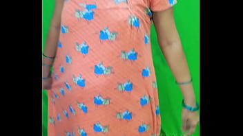 Indian bhabhi ki saree change karte hue chupke se banai video