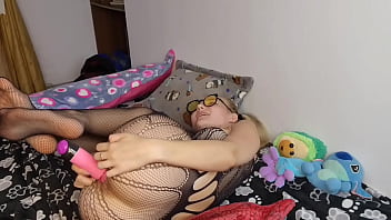 Wet darc lips pussy hardcore fucking with big sex toy cum on me please