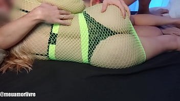 O clima esquentou depois que a esposa deu para o amigo do marido