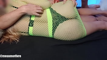 O clima esquentou depois que a esposa deu para o amigo do marido