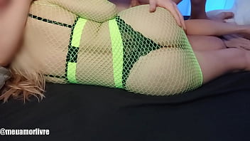 O clima esquentou depois que a esposa deu para o amigo do marido